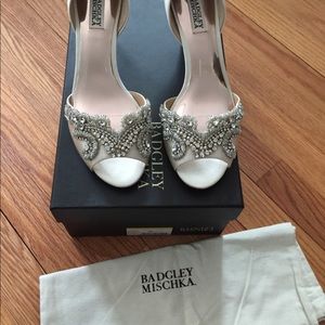 Badgley Mischka ivory shoes low heels